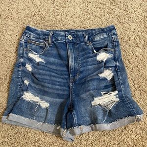 Distressed AE shorts